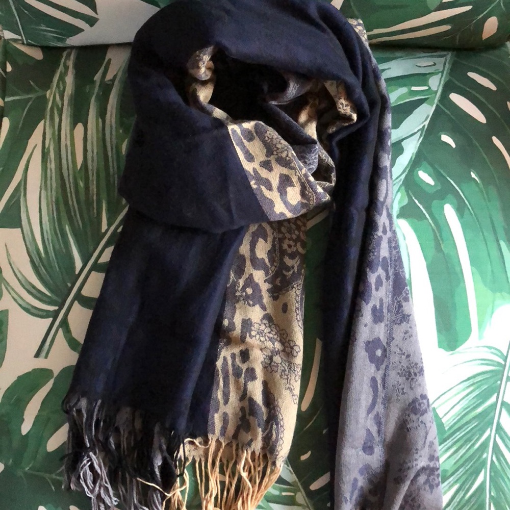 Multi-pattern scarf